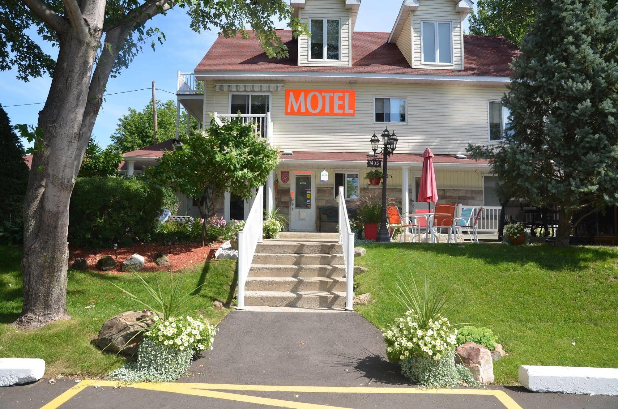 ريبنتينيي Motel Derfal المظهر الخارجي الصورة